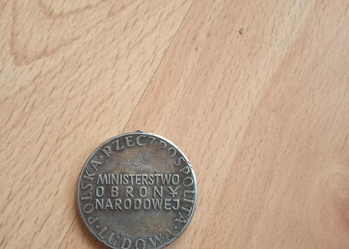 Grajewo ogłoszenia: Sprzedam medal ministerstwo obrony narodowej mam go ponad 20 lat